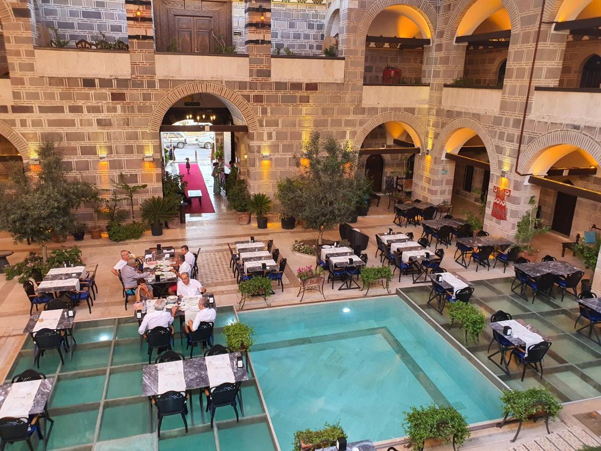 Cesme Kanuni Kervansaray Historical Hotel Екстер'єр фото