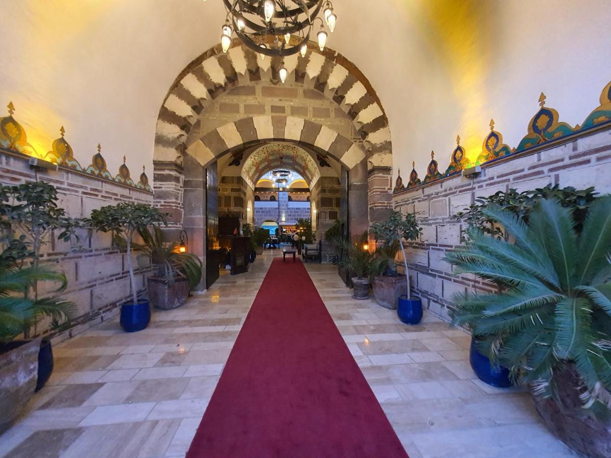 Cesme Kanuni Kervansaray Historical Hotel Екстер'єр фото