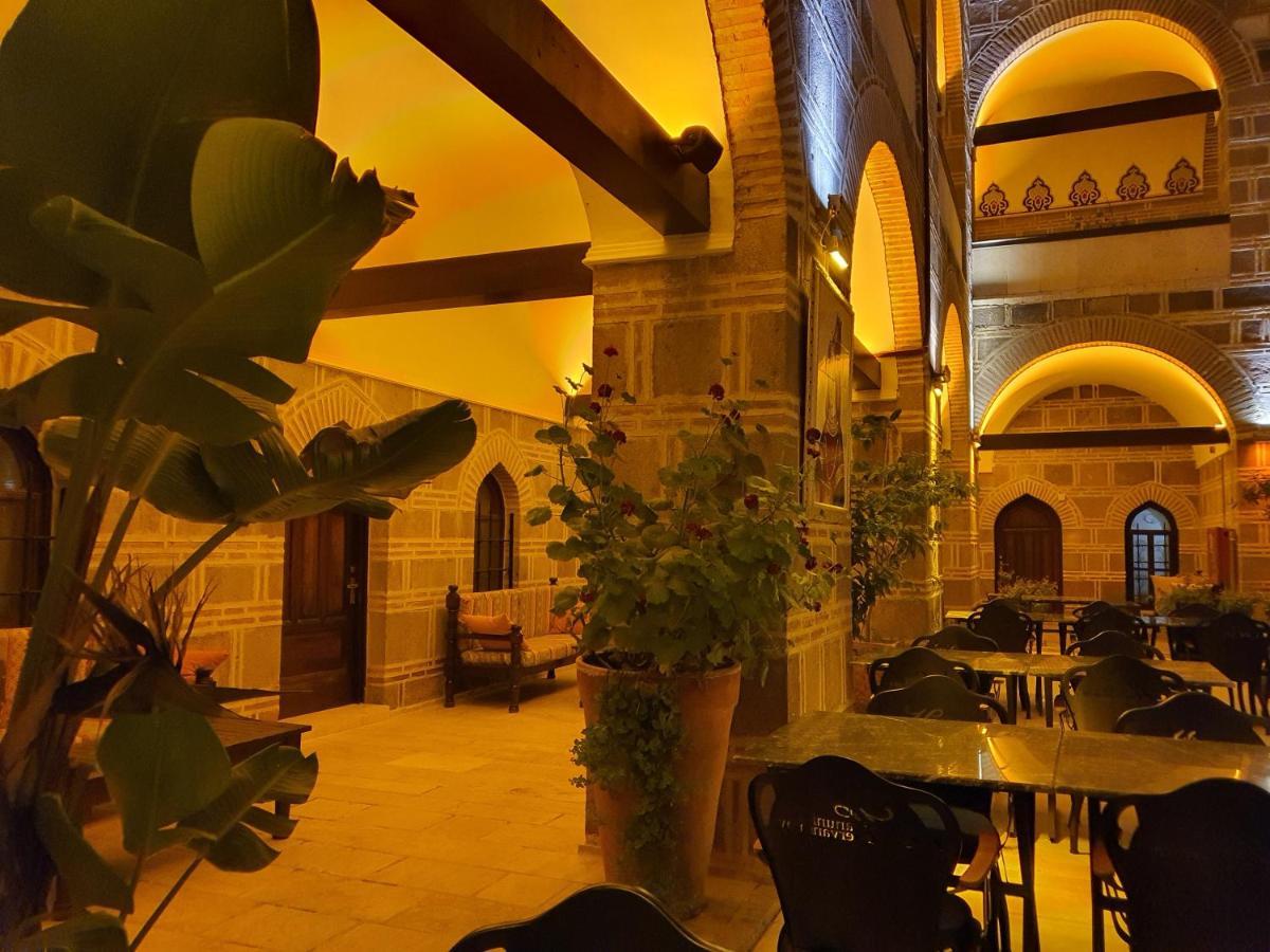 Cesme Kanuni Kervansaray Historical Hotel Екстер'єр фото