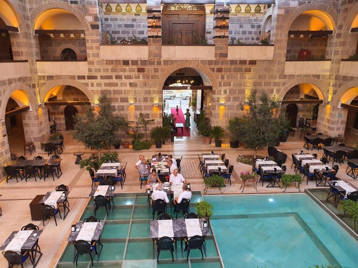 Cesme Kanuni Kervansaray Historical Hotel Екстер'єр фото