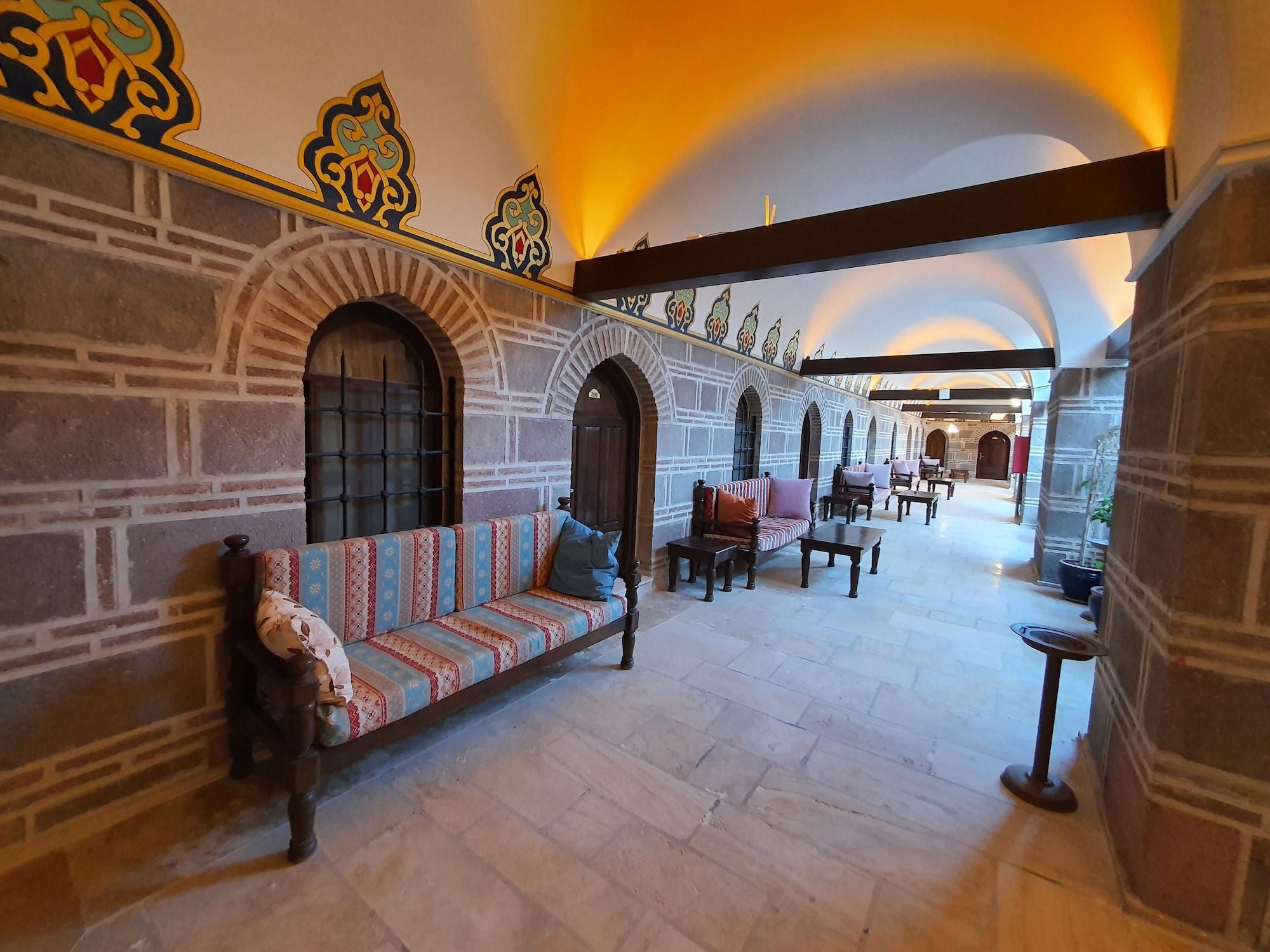 Cesme Kanuni Kervansaray Historical Hotel Екстер'єр фото