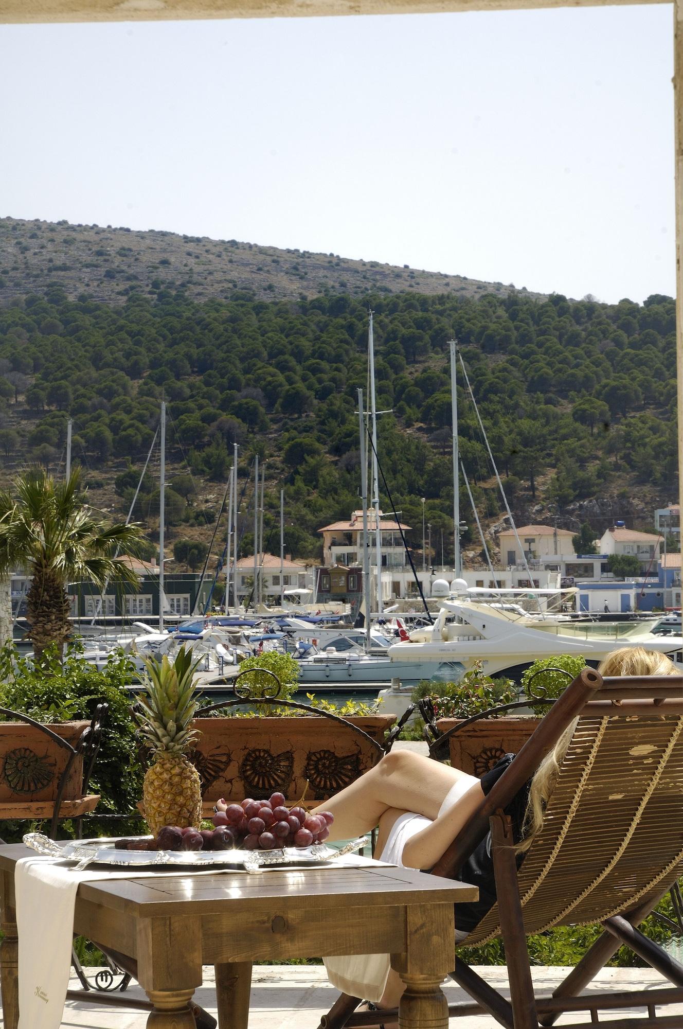 Cesme Kanuni Kervansaray Historical Hotel Екстер'єр фото