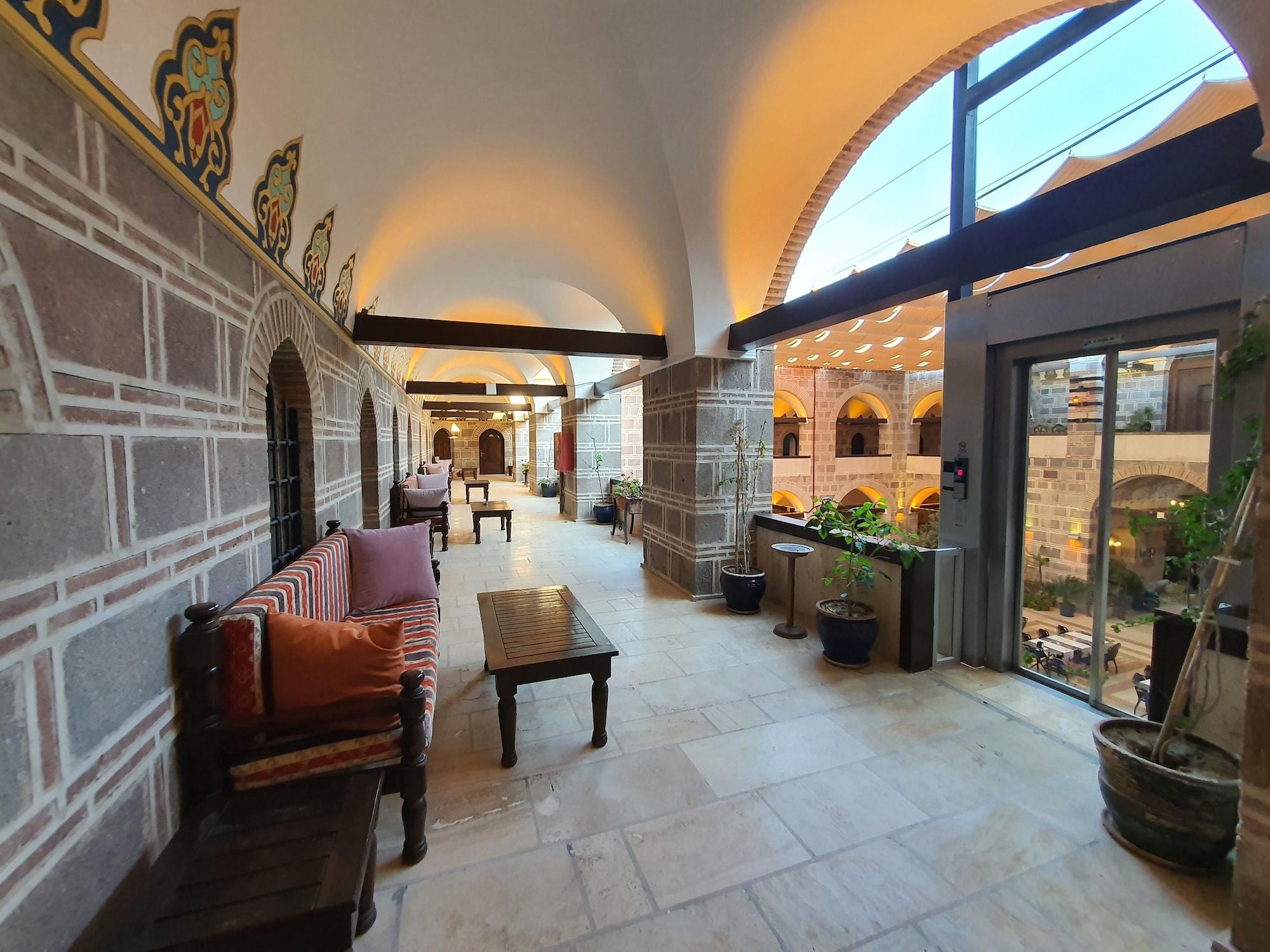 Cesme Kanuni Kervansaray Historical Hotel Екстер'єр фото