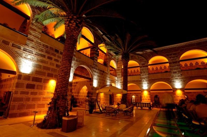 Cesme Kanuni Kervansaray Historical Hotel Екстер'єр фото
