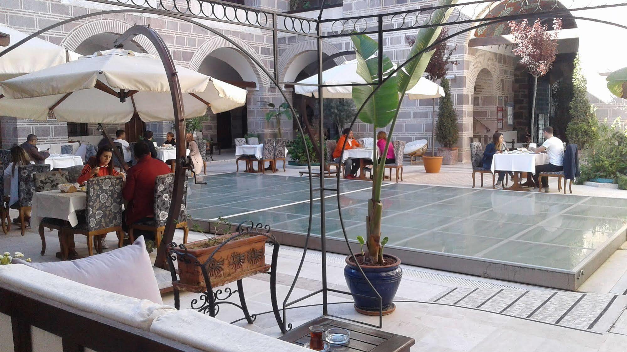 Cesme Kanuni Kervansaray Historical Hotel Екстер'єр фото