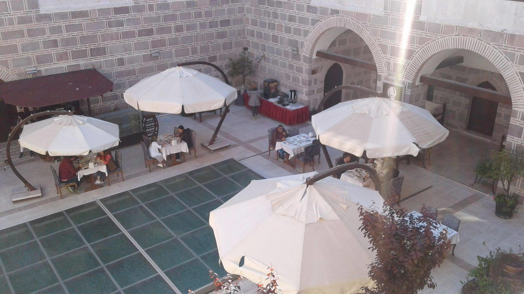 Cesme Kanuni Kervansaray Historical Hotel Екстер'єр фото